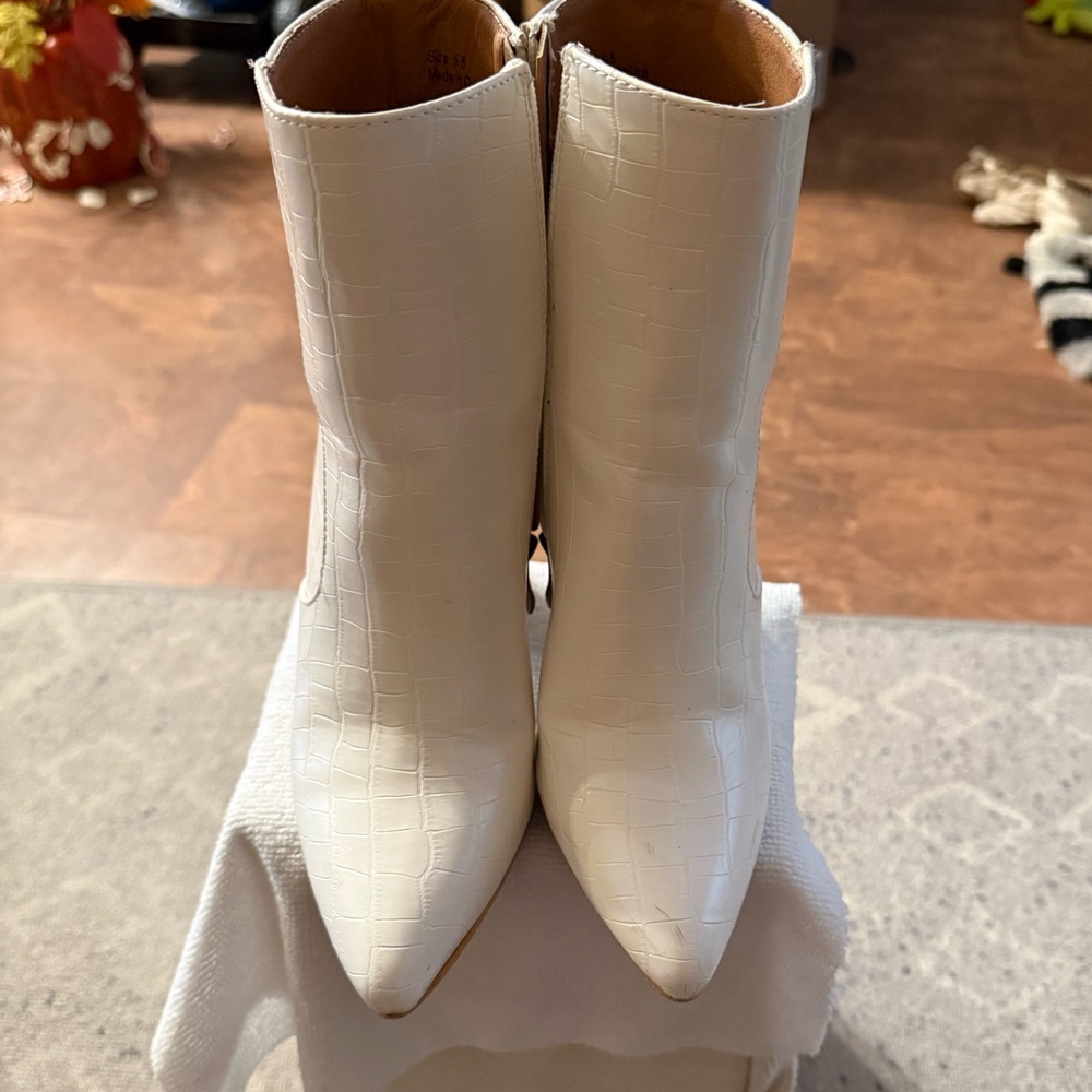 CCOCCI White Croc Ankle Boots